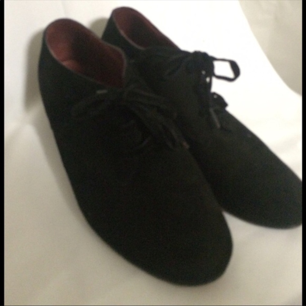 Johnston & Murphy black suede w/velvet shoelaces